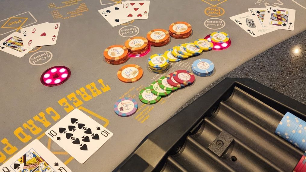 tourist wins $436k at paris las vegas.