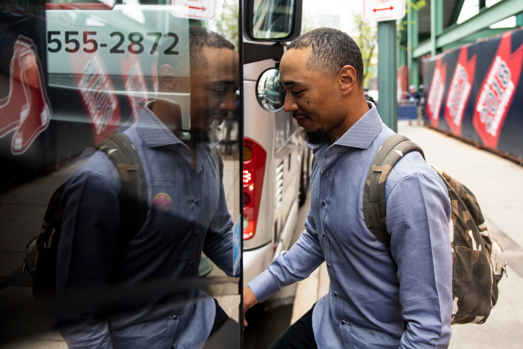 why do mlb players share hotel rooms? uncover the truth about travel!