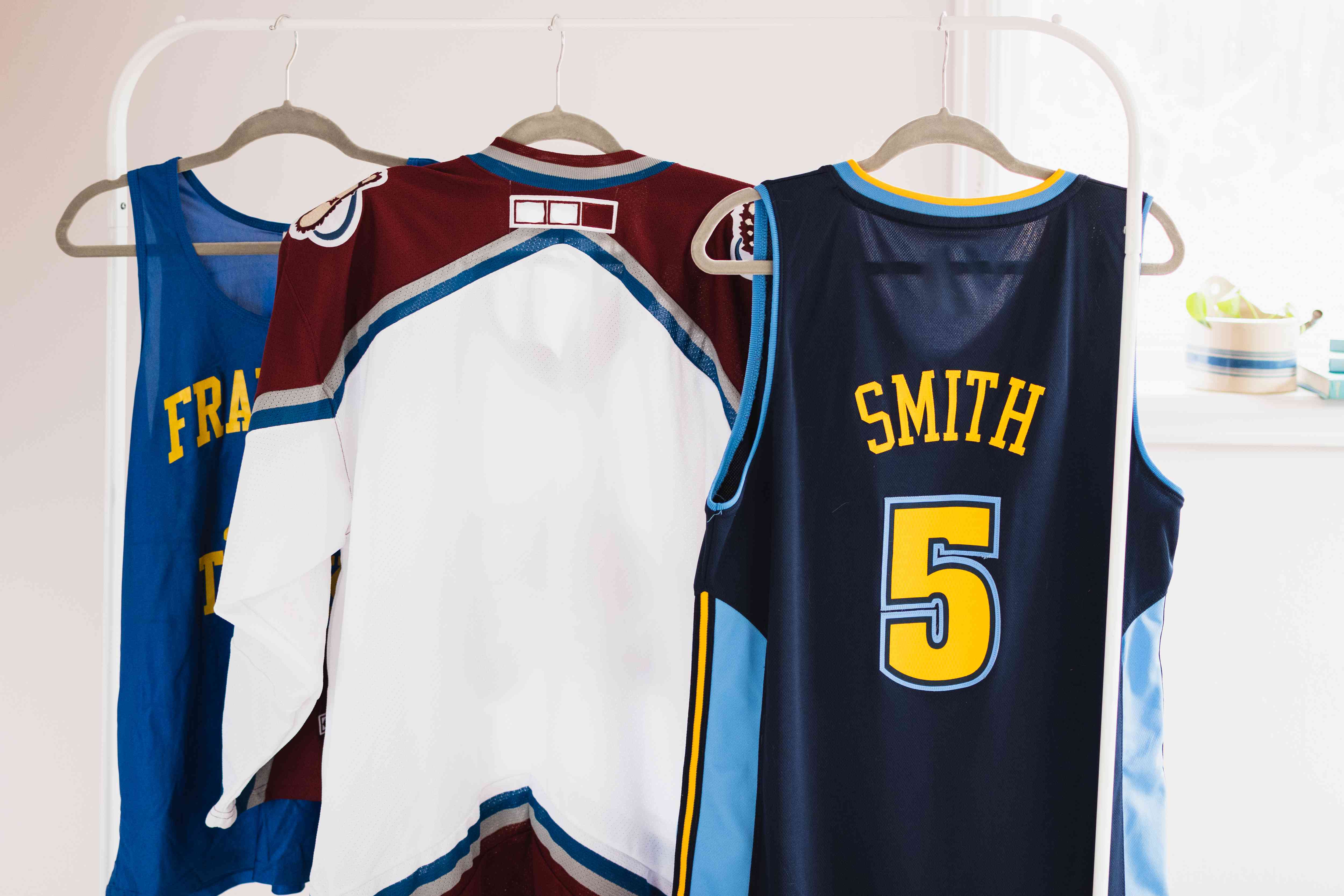 Best ways to wash a 4 jersey safely? (Easy steps to avoid damage and stains!)