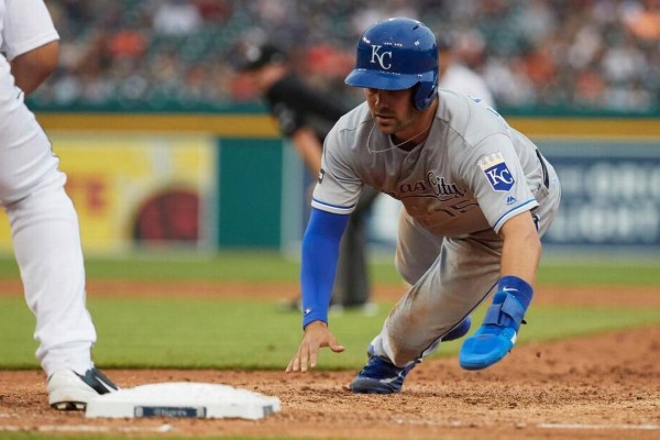 Baserunner Mittens Explained: What They Do & Why Players Wear Them