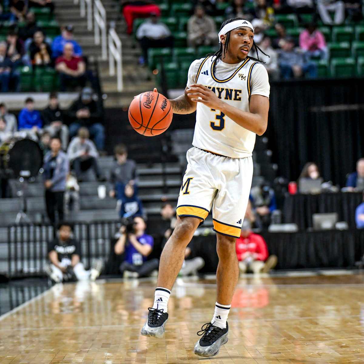 Carlos Medlock Jr Bio Age Family and Basketball Story Today