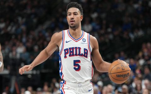 How did Michael Jordan meet Charles Oakley? Key facts about their early years.