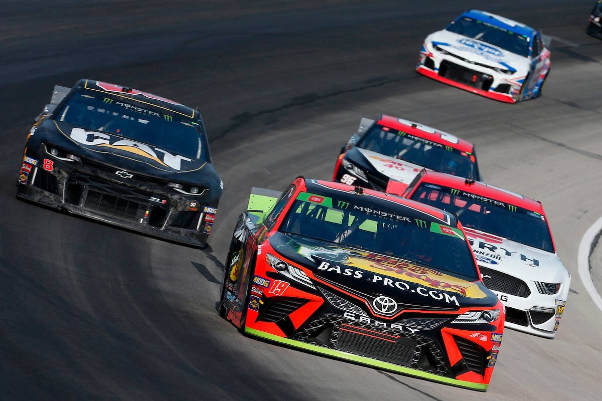 How fast do nascar cars go? Real numbers and track records revealed!
