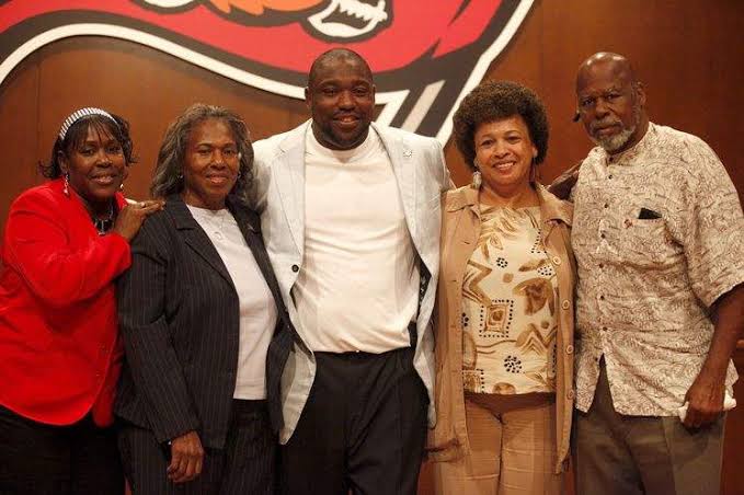 Warren Sapp Wife and Kids Learn About His Family Life