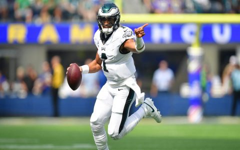 Do NFL Hall of Famers get paid? Uncover how they earn money today!