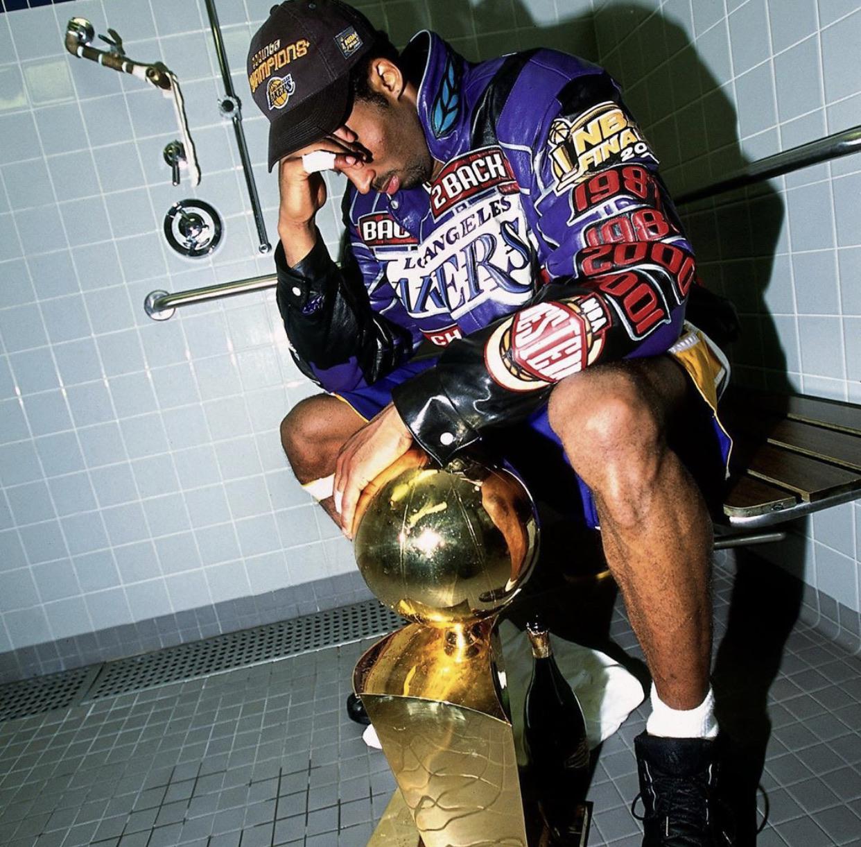kobe bathroom pic controversy get the facts now